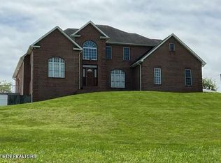 161 Proffitt Hill Dr, Lenoir City, TN 37772