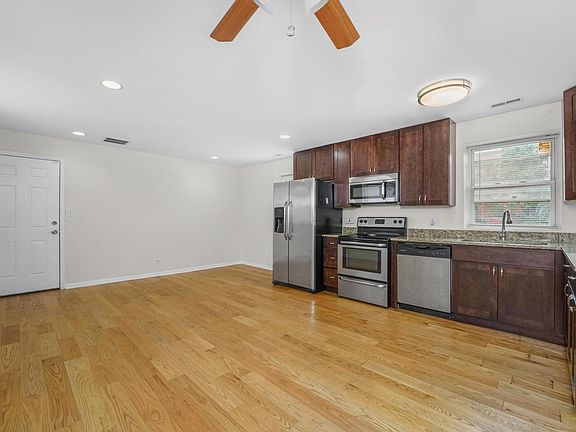 2nd image of 1911 W Chicago Ave #2R