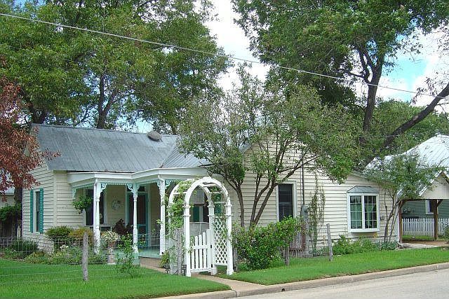 1st image of 502 W College St