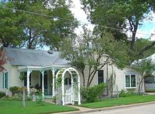 502 W College St, Fredericksburg, TX 78624