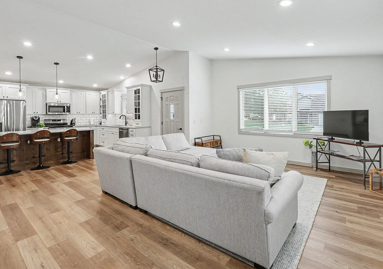 Newly Remodel 3 bed house — Photo 1