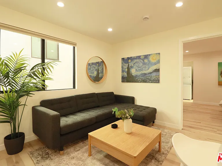 9024 Phyllis Ave #D — Photo 5