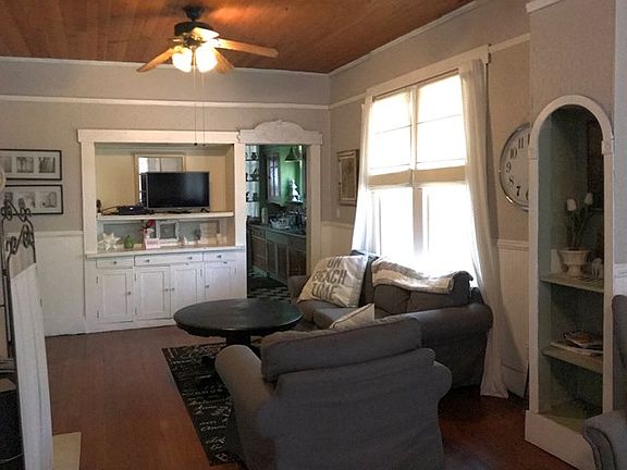 3rd image of 506 N Llano St