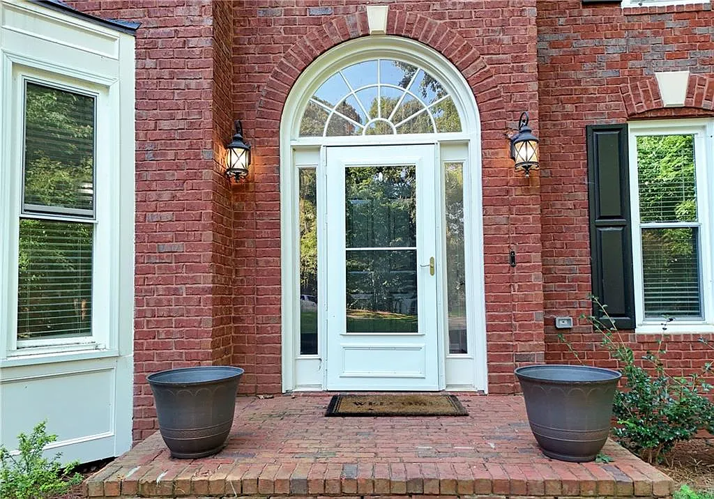4 bed, 2.5 bath, 2260 sqft, $2,990 — Photo 4