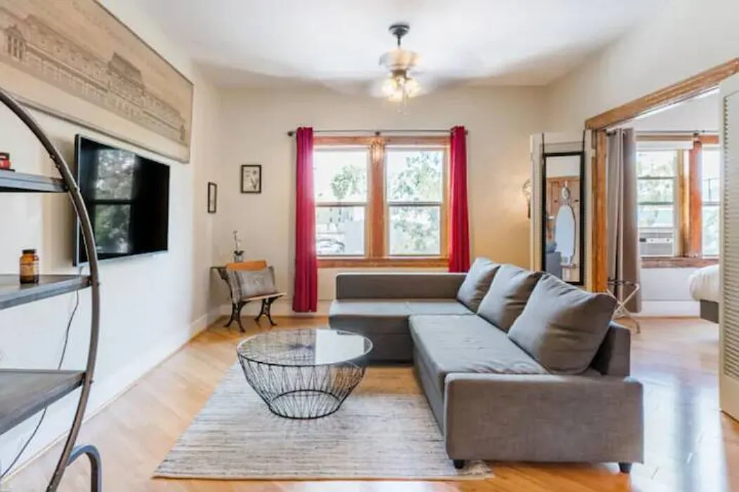 1 bed, 400 sqft, $2,685 — Photo 1