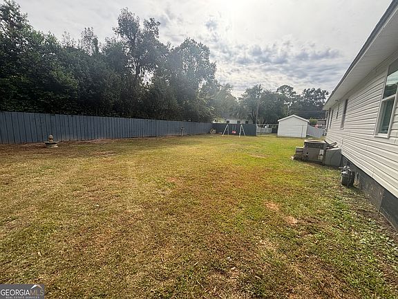 4th image of 108 Southend Ave