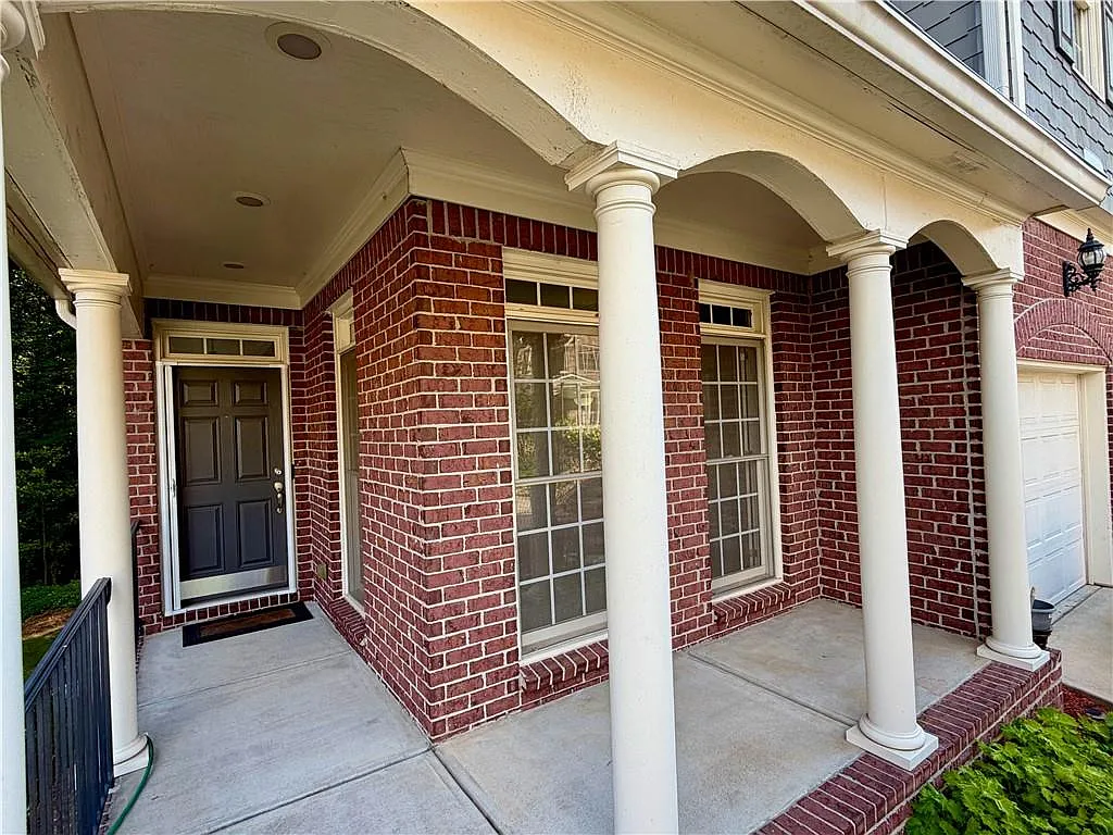 5 bed, 5.0 bath, 4389 sqft, $6,000 — Photo 2