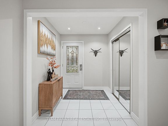 3rd image of 129 Bankview Cir