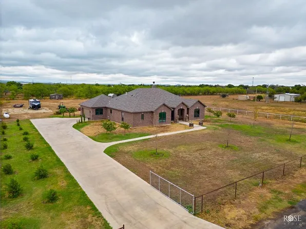 110 Blue Grass Ct, San Angelo, TX 76903