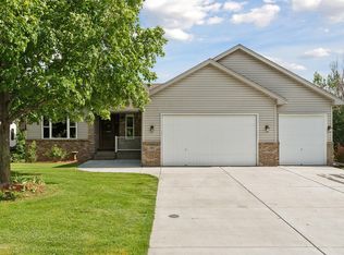 1001 Goldfinch Dr, Waconia, MN 55387
