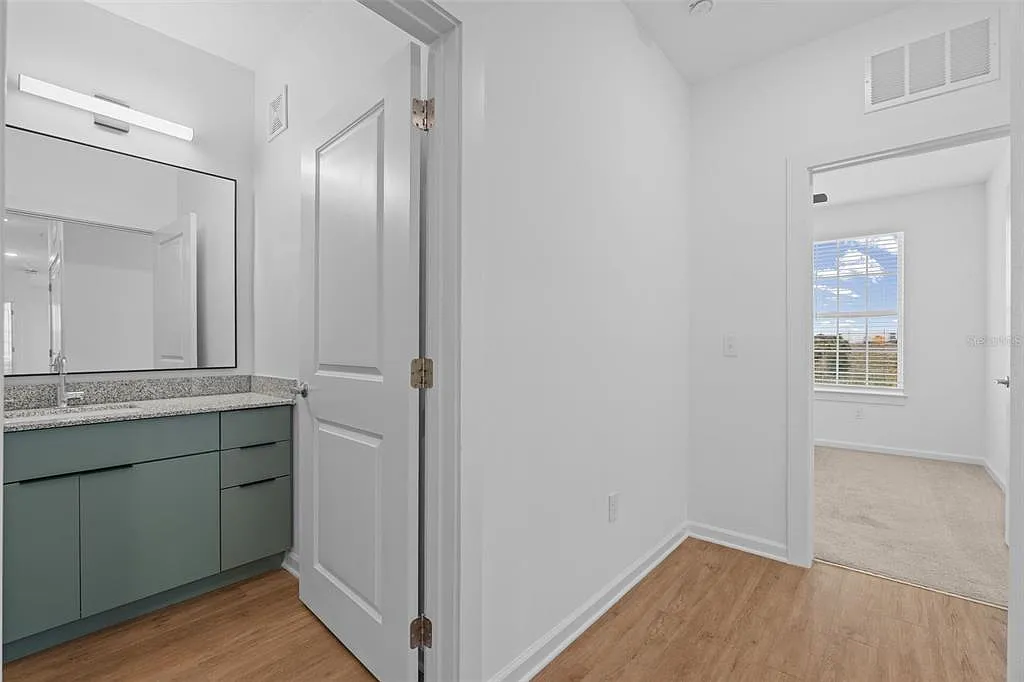 3 bed, 2.0 bath, 1485 sqft, $2,909 — Photo 4