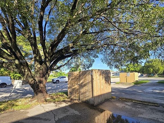 5th image of 2835 NW 22nd Ave