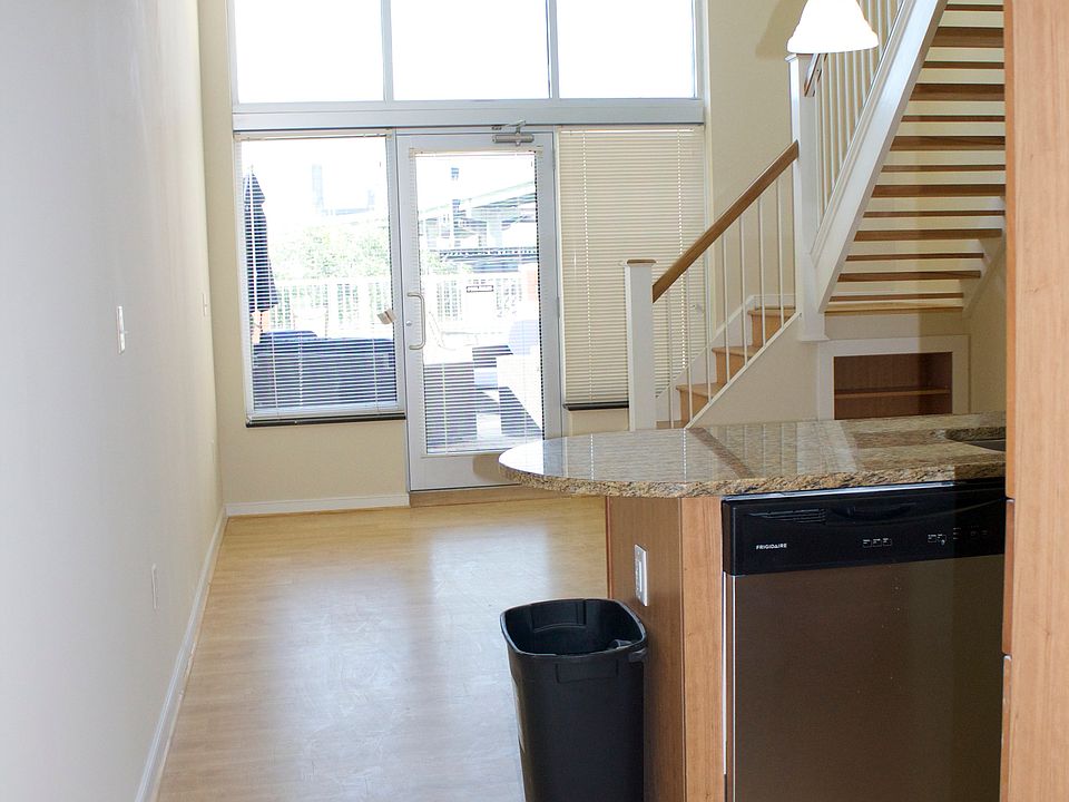 1st image of 1810 E Cary St APT 130