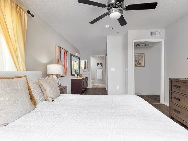 Weston Place Apartments — Photo 16