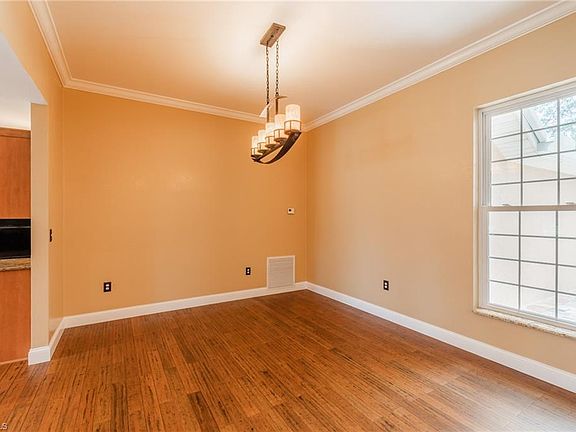 5th image of 527 NW 7th Pl