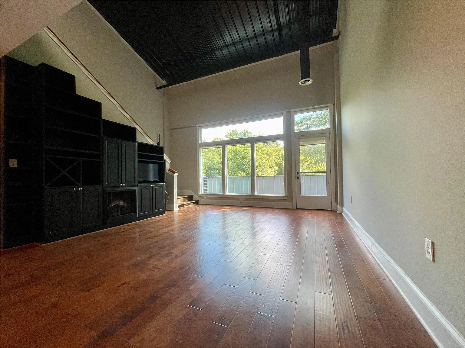 1 bed, 2.0 bath, 1200 sqft, $1,700 — Photo 3
