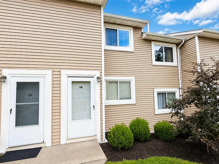5 Fishkill Glen Dr #B — Photo 2