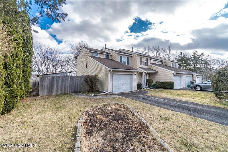 4th image of 19 Louis Avenue Unit D