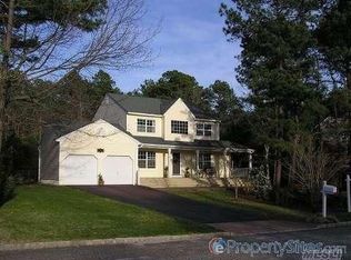 7 Lilly Ct, Manorville, NY 11949