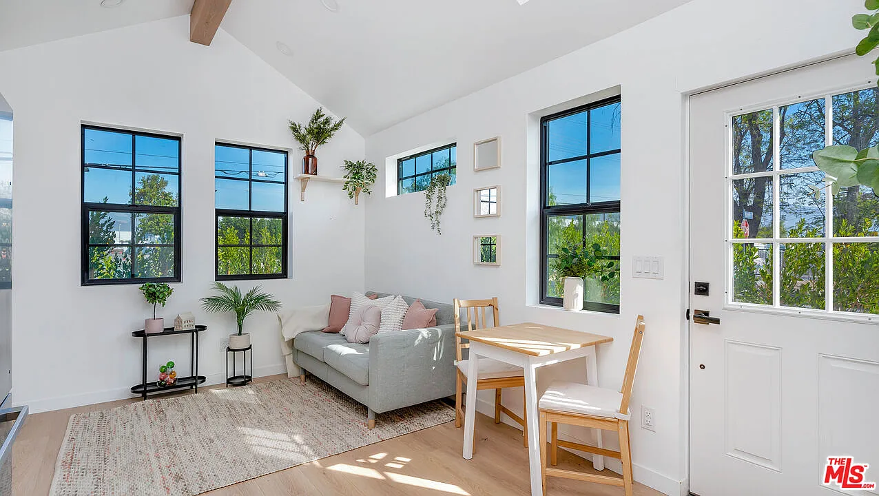 1 bed, 1.0 bath, 398 sqft, $2,100 — Photo 4