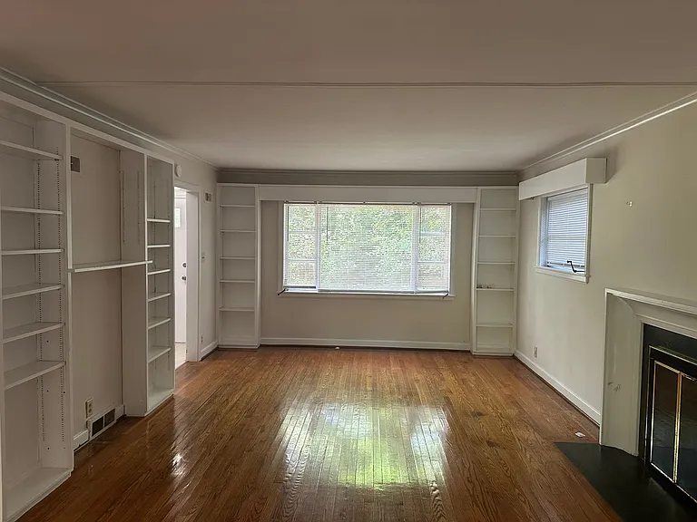 1115 Woodburn Rd — Photo 20
