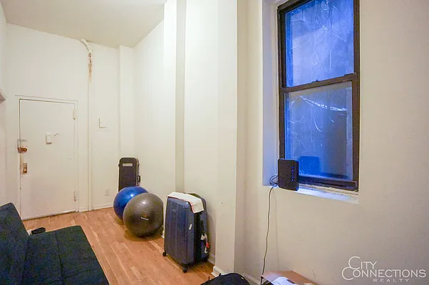 Rented by City Connections Realty | media 38