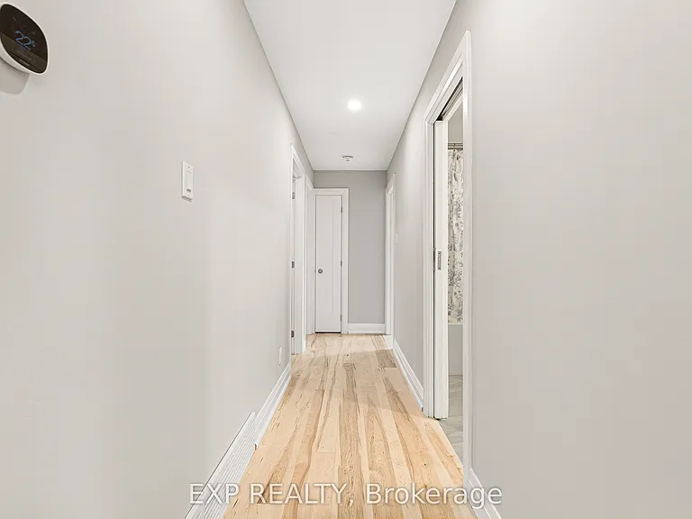 10 Queen Anne Cres — Photo 21