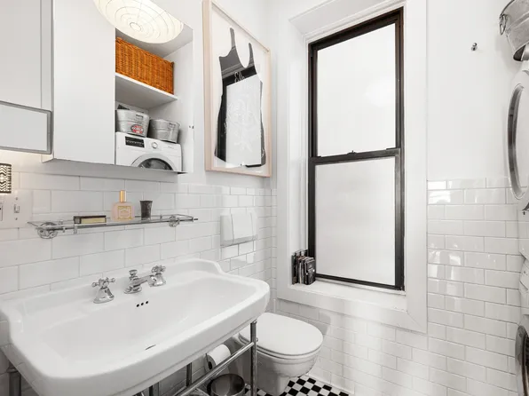 344 West 11th Street image 9 of 13