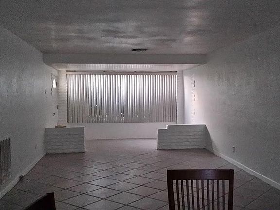 3rd image of 113 E Gadsden Ln