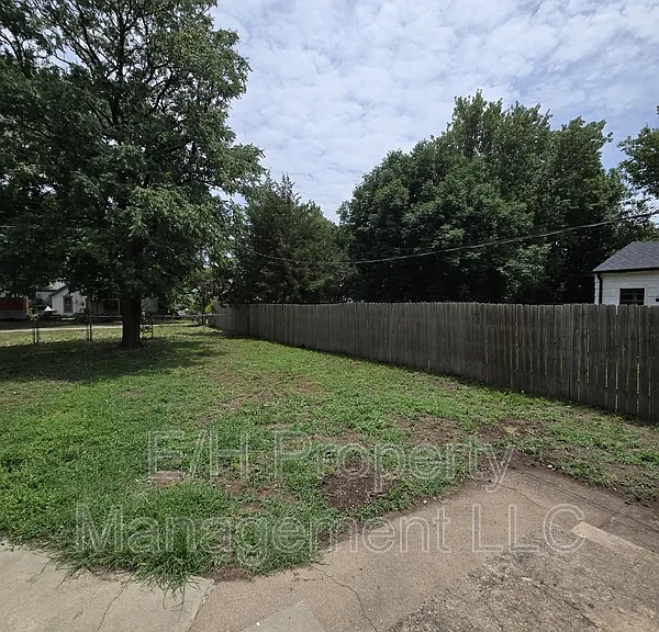 322 N Park Ave — Photo 25