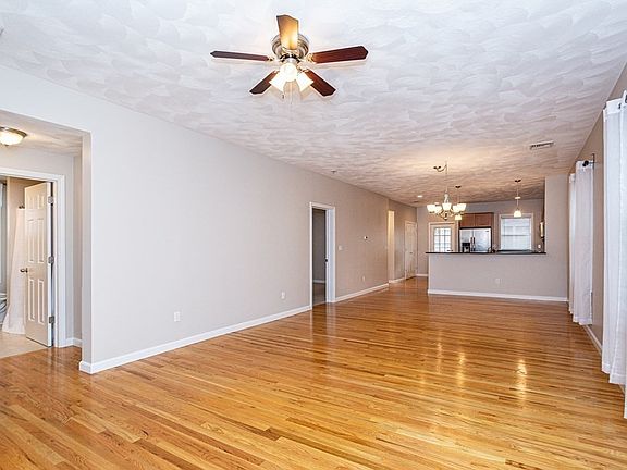 4th image of 7 Seafoam Ave #2