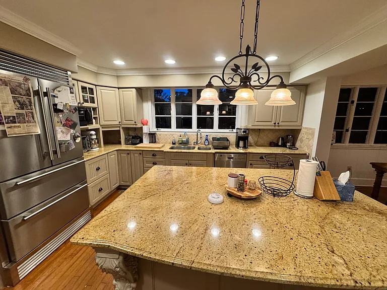 906 Crescent Cir — Photo 26