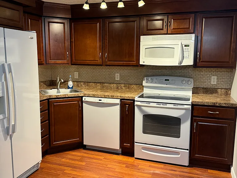 25 Ernest Ave #10 — Photo 3