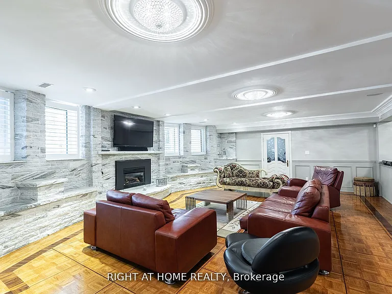 38 Sugarbush Ct — Photo 7