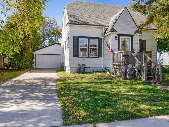 2404 Lincoln Ave, Two Rivers, WI 54241