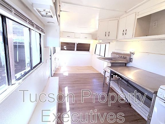 4th image of 1454 W Kilburn St APT 10