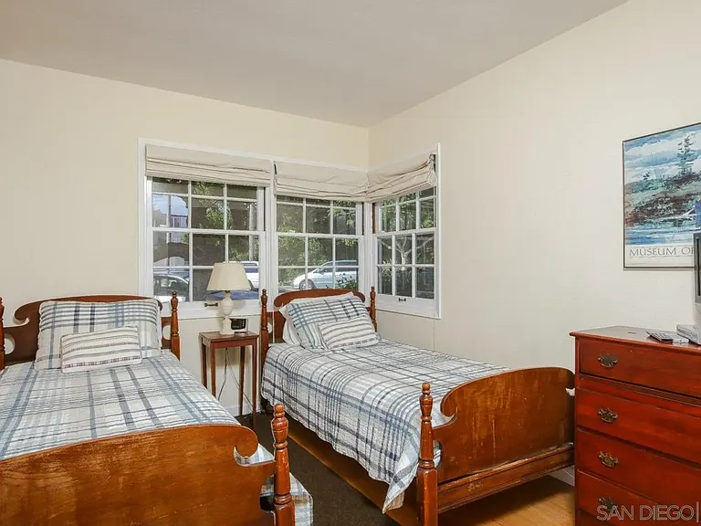 1045 Adella Ave — Photo 11