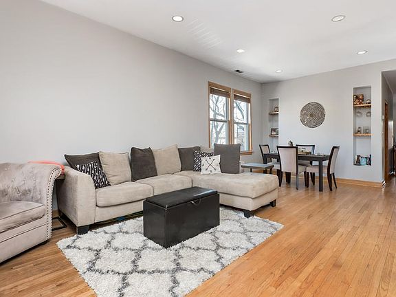 LIVING ROOM / DINING ROOM