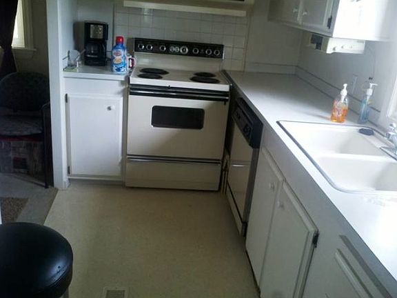 3rd image of 1004 NE 72nd St
