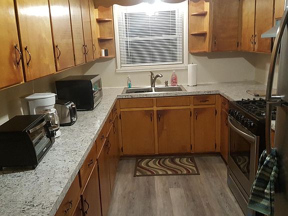 3rd image of 408 Alpine St #A