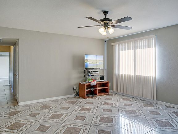 03_7011_W_Wilshire_Dr_003_mls