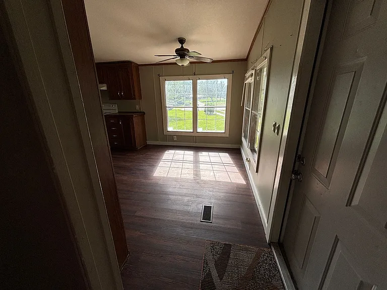 90 Morgan Ln — Photo 3