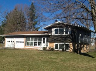 901 Raeburn Rd, Eaton Rapids, MI 48827