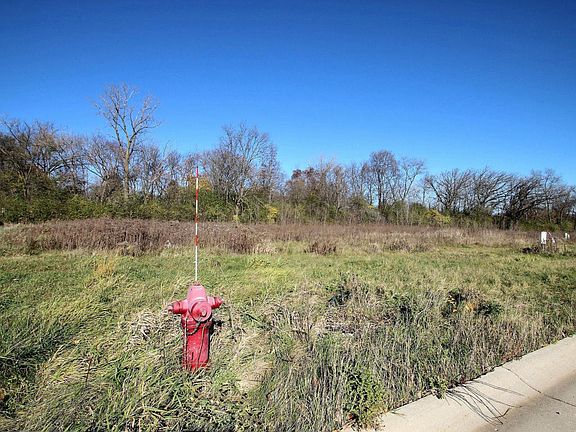 4th image of N22W25056 Still River Ct