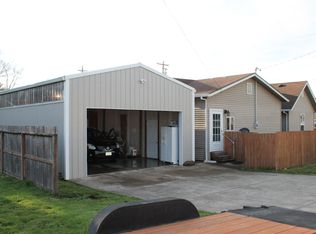 2615 5th St, Tillamook, OR 97141