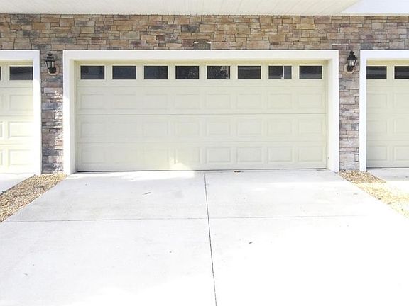 3rd image of 5520R Kinglethill Dr