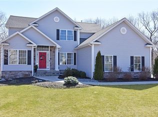 21 Crest Cir, Smithfield, RI 02917