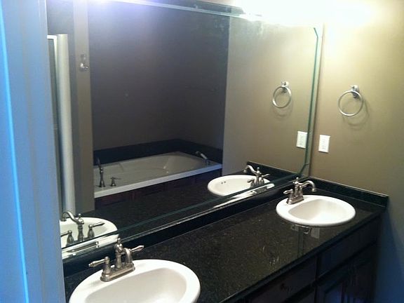4th image of 100 Chittomwood Dr