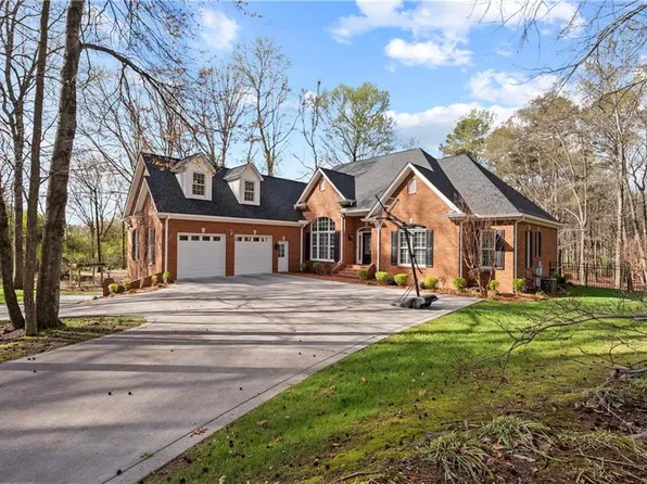 153 York Pl, Calhoun, GA 30701