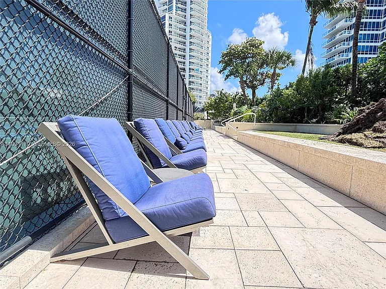 400 S Pointe Dr #408 — Photo 42